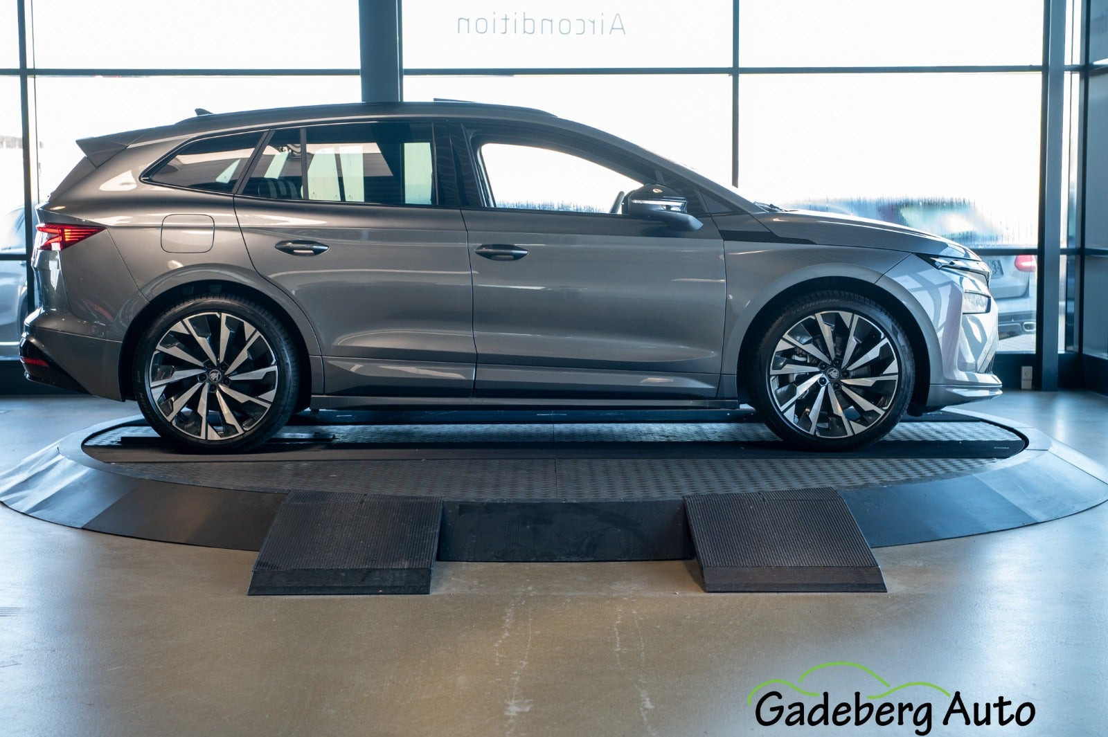 Grå Skoda Enyaq fra 2026