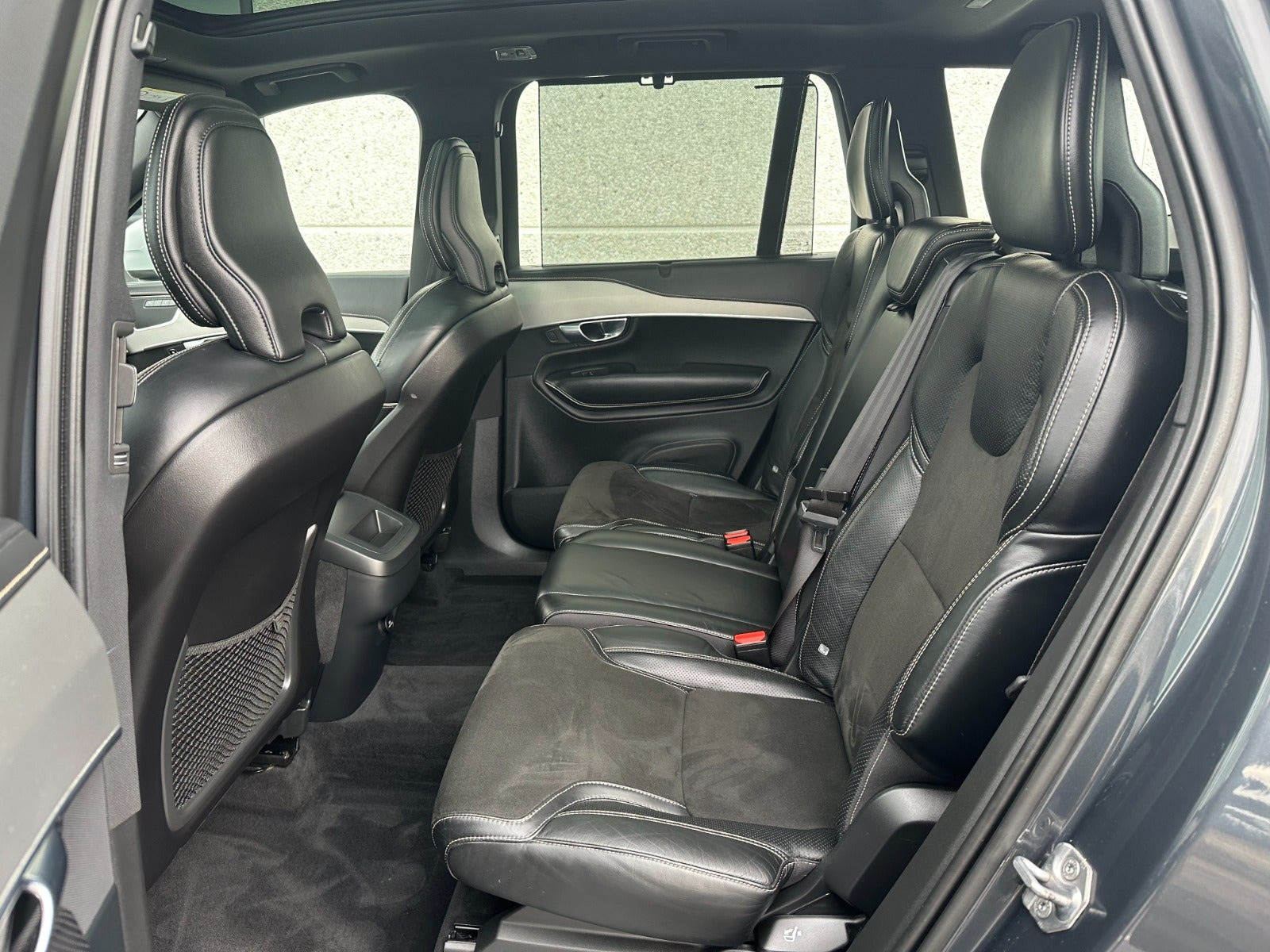 Grå Volvo XC90 fra 2019