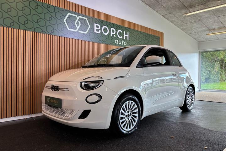 Hvid Fiat 500e fra 2023