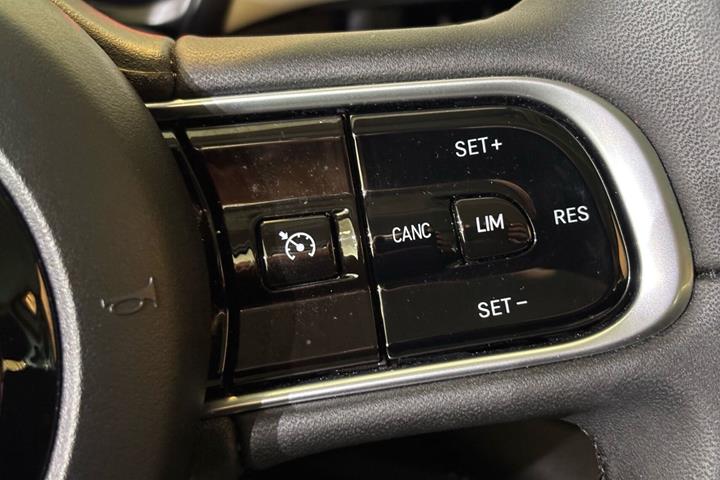 Hvid Fiat 500e fra 2023