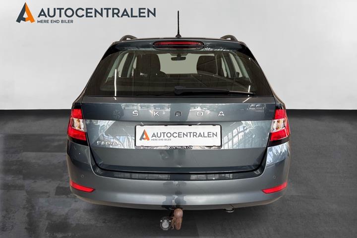 Grå Skoda Fabia fra 2020