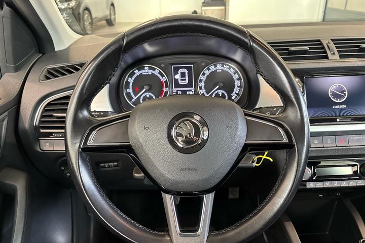 Grå Skoda Fabia fra 2020