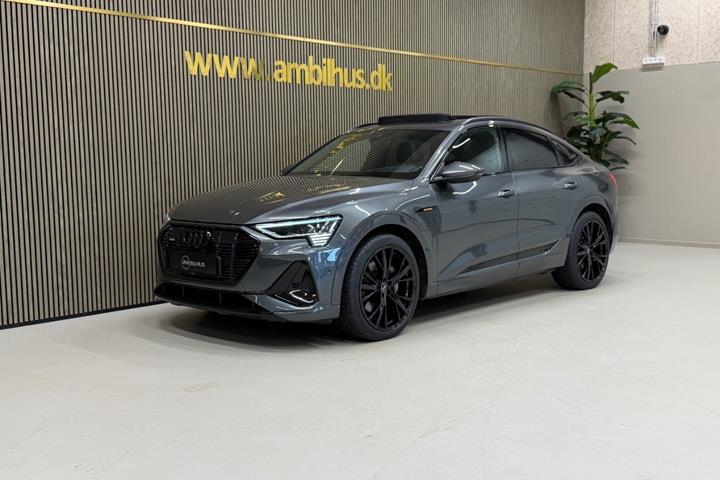 Grøn Audi e-tron fra 2022 set udefra