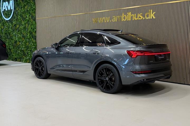 Grøn Audi e-tron fra 2022