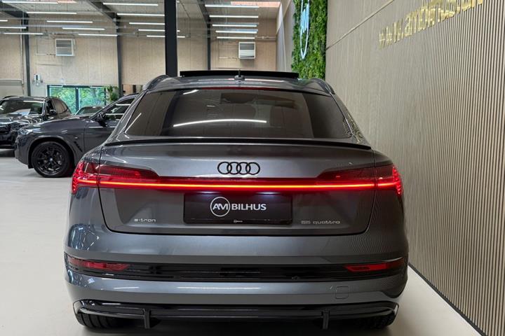 Grøn Audi e-tron fra 2022