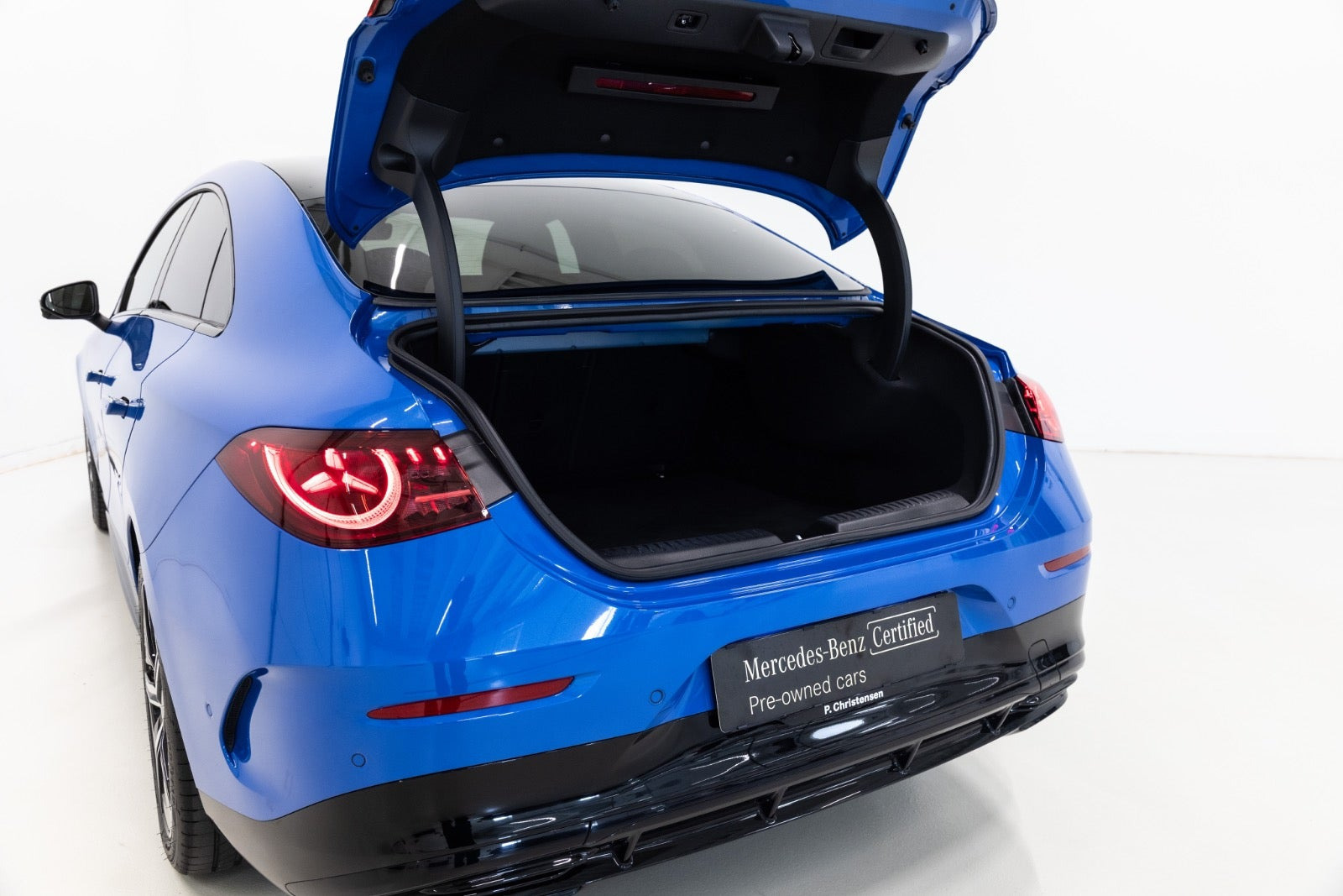 Blå Mercedes CLA250+ fra 2025