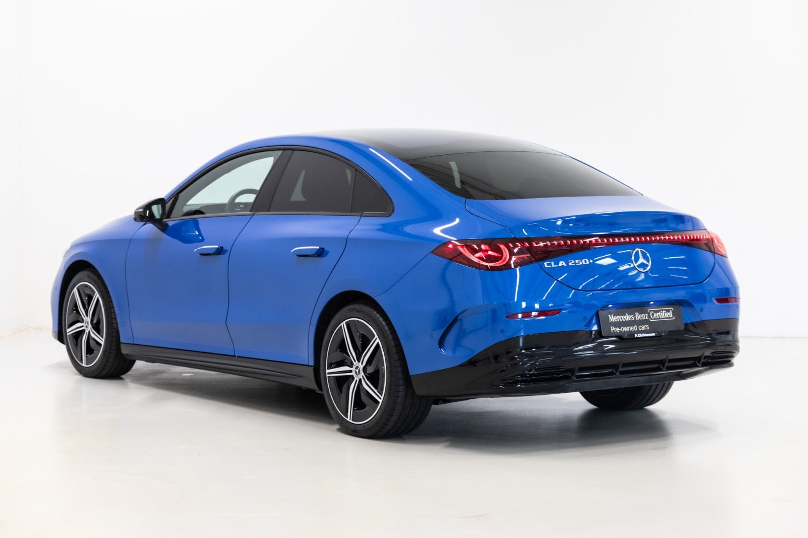 Blå Mercedes CLA250+ fra 2025