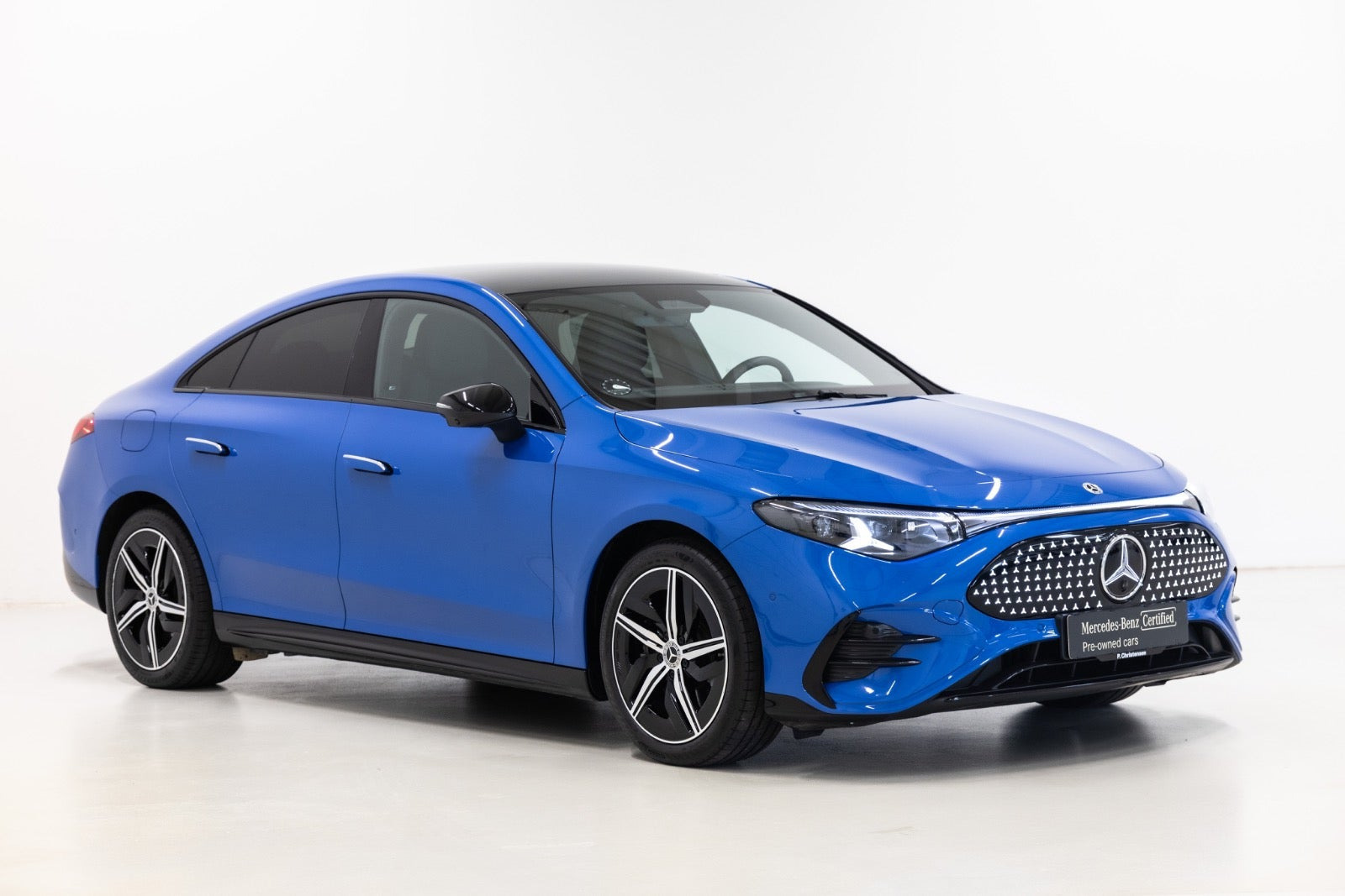 Blå Mercedes CLA250+ fra 2025