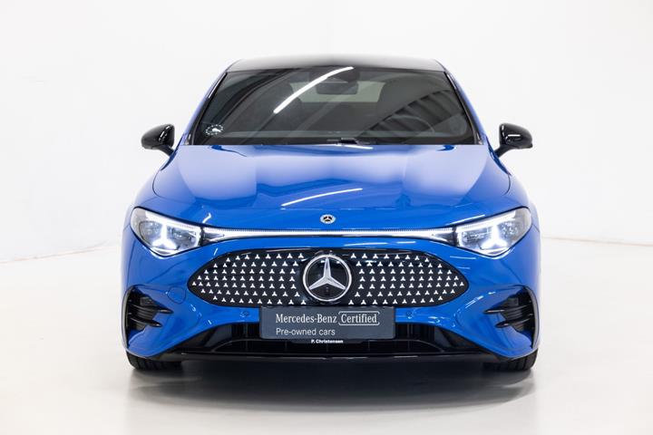 Blå Mercedes CLA250+ fra 2025