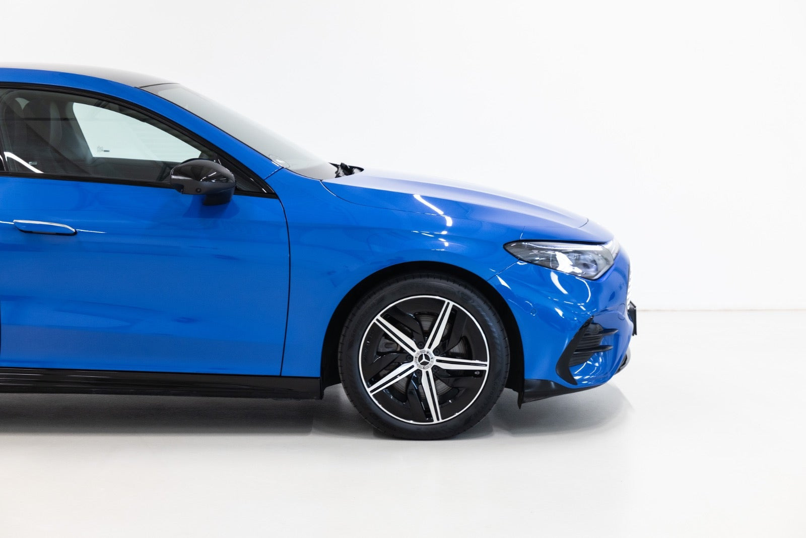Blå Mercedes CLA250+ fra 2025