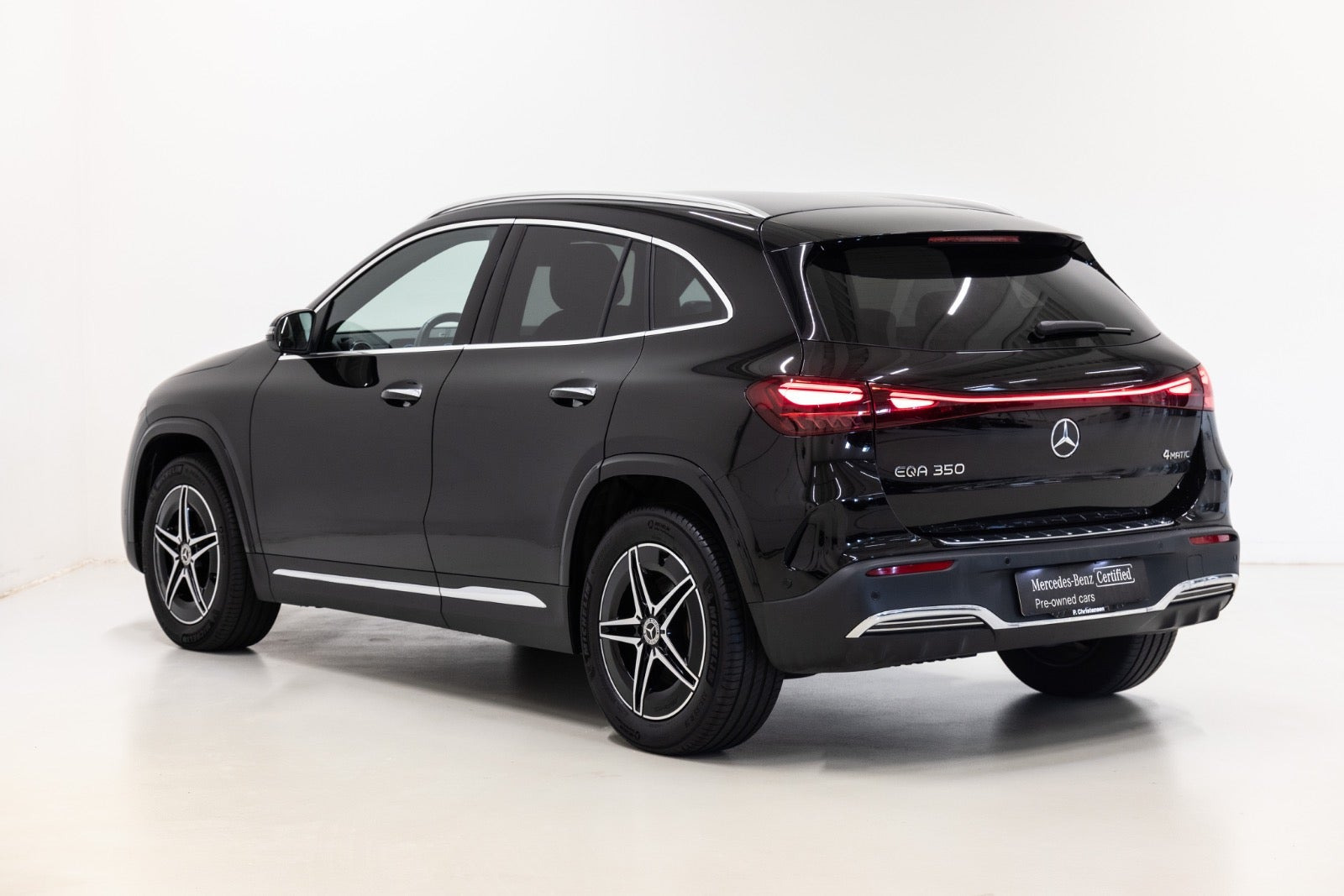 Sort Mercedes EQA350 fra 2025