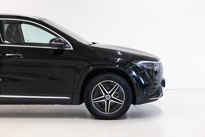 Sort Mercedes EQA350 fra 2025