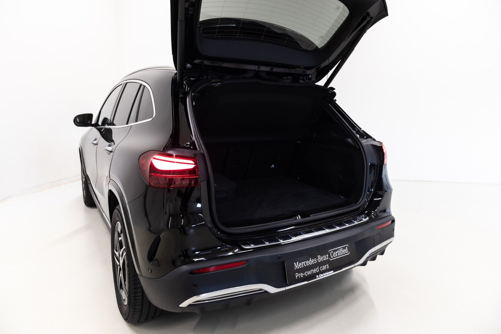 Sort Mercedes EQA350 fra 2025