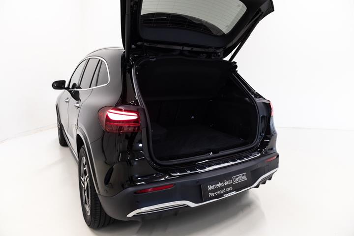 Sort Mercedes EQA350 fra 2025