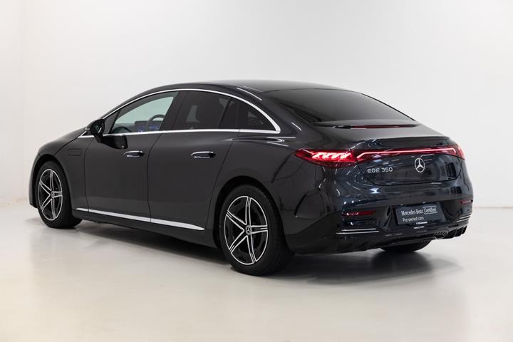 Grå Mercedes EQE350 fra 2024