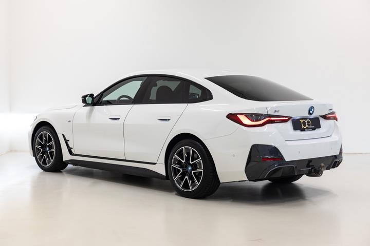 Hvid BMW i4 fra 2023