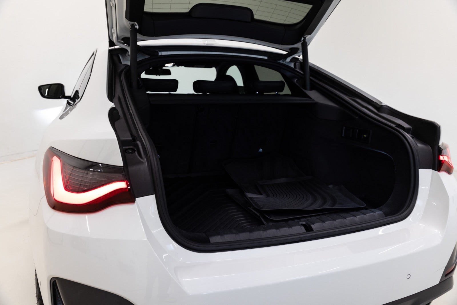 Hvid BMW i4 fra 2023