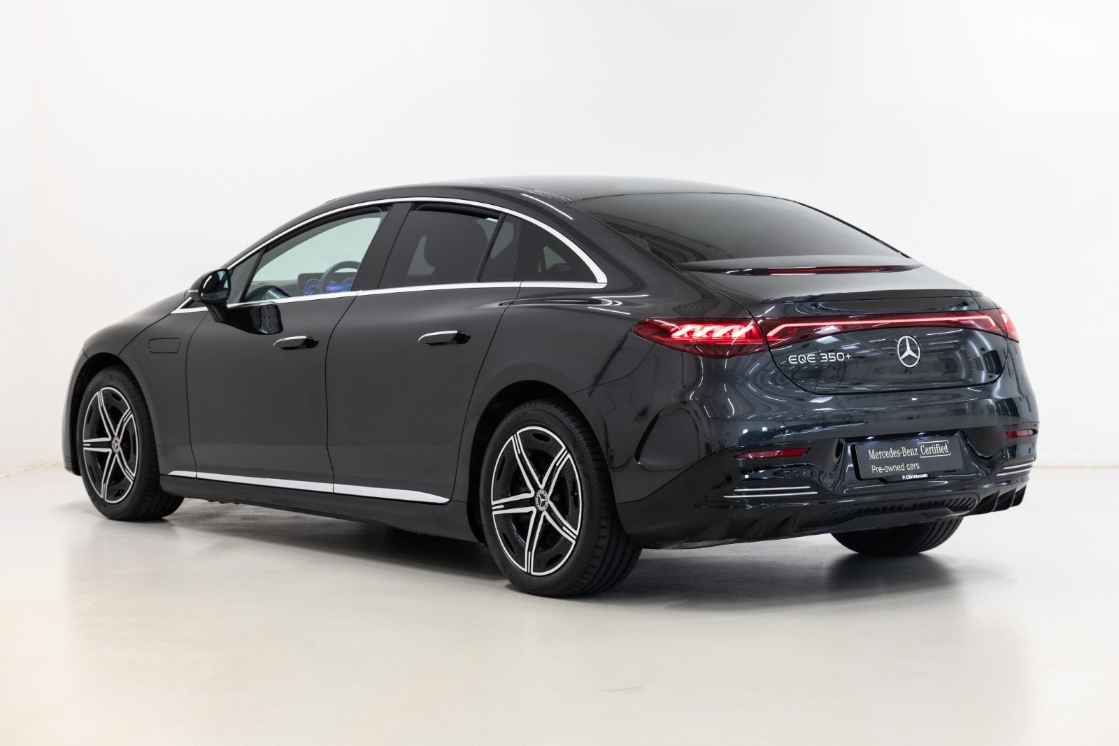 Grå Mercedes EQE350+ fra 2025