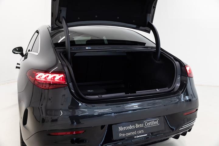 Grå Mercedes EQE350+ fra 2025
