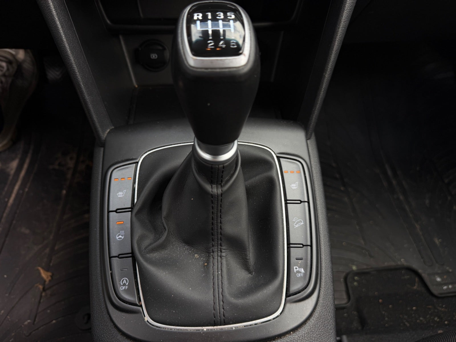 Grå Hyundai Kona fra 2020