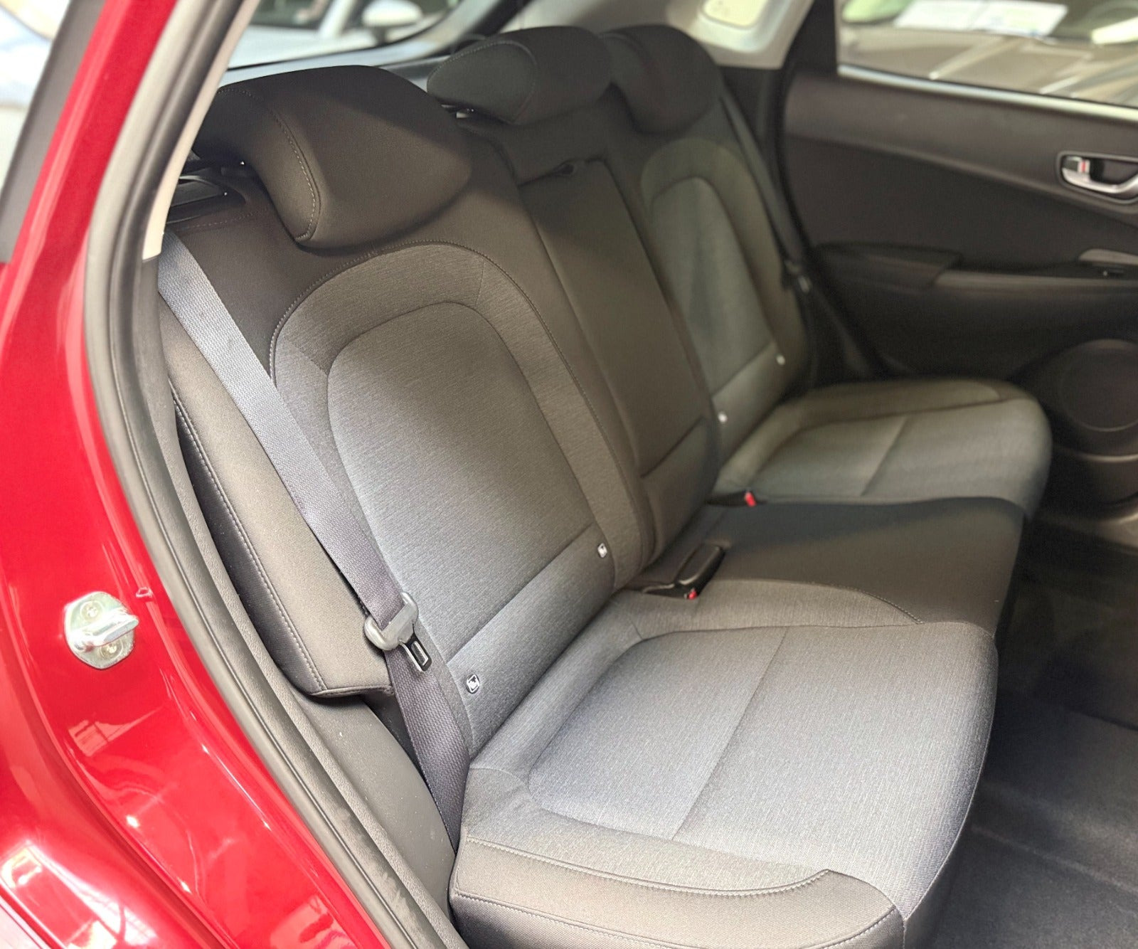 Rød Hyundai Kona fra 2022