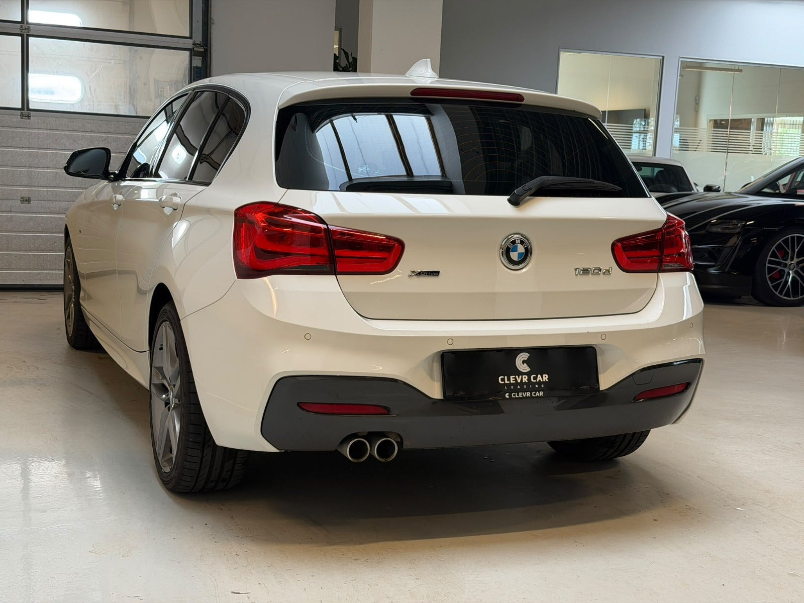 Hvid BMW 120d fra 2019