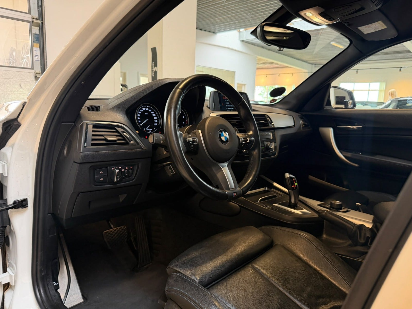 Hvid BMW 120d fra 2019