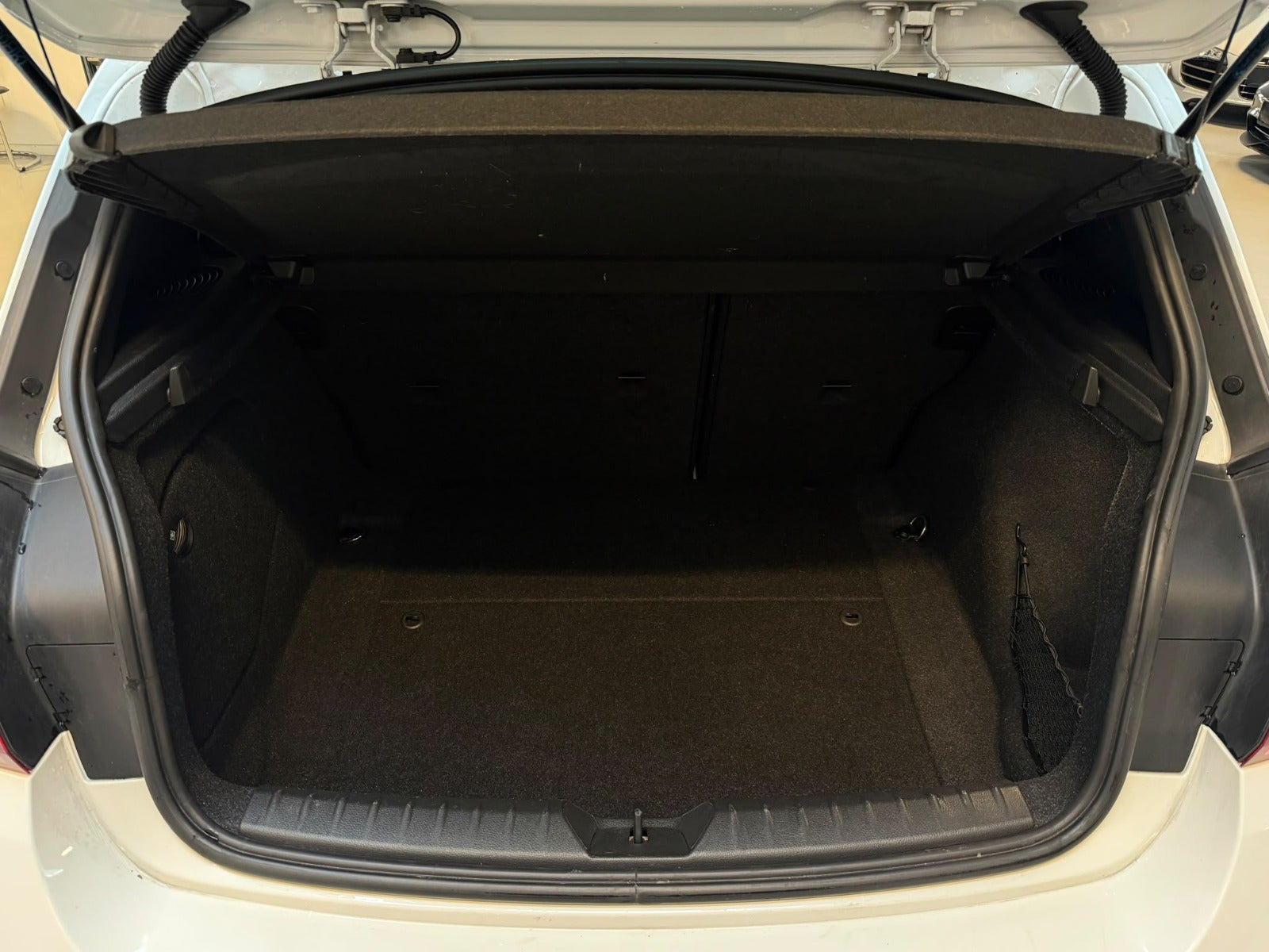 Hvid BMW 120d fra 2019