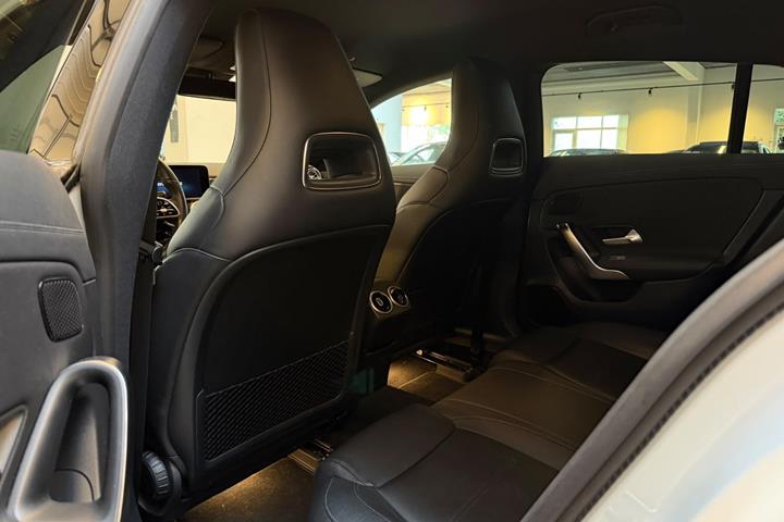 Hvid Mercedes CLA200 fra 2020