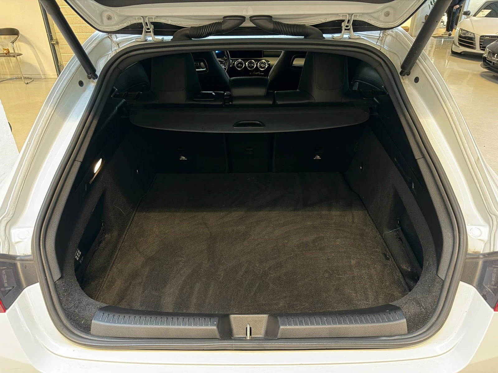 Hvid Mercedes CLA200 fra 2020