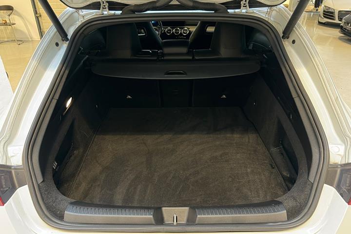 Hvid Mercedes CLA200 fra 2020