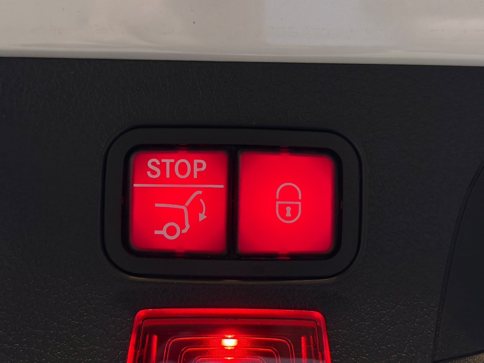 Hvid Mercedes CLA200 fra 2020