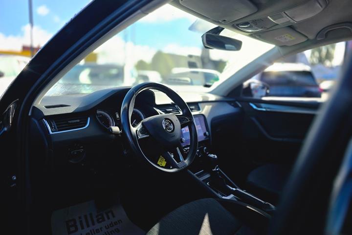 Sort Skoda Octavia fra 2020