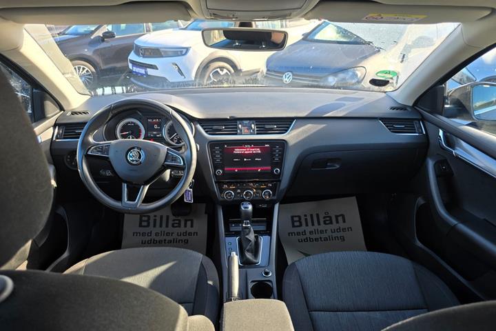 Sort Skoda Octavia fra 2020