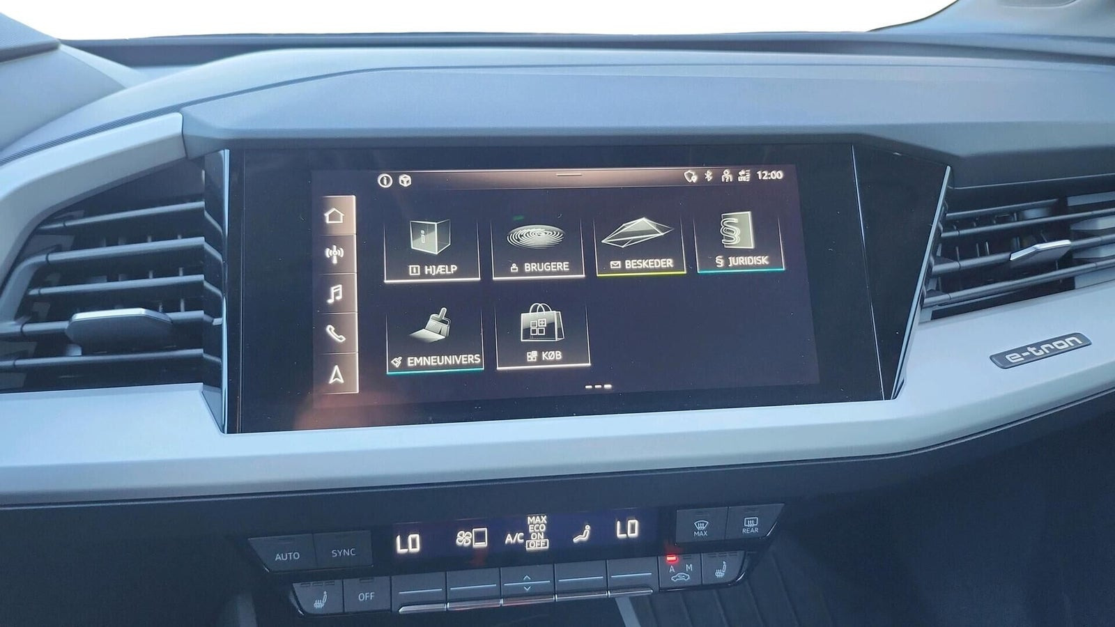 Grå Audi Q4 e-tron fra 2023