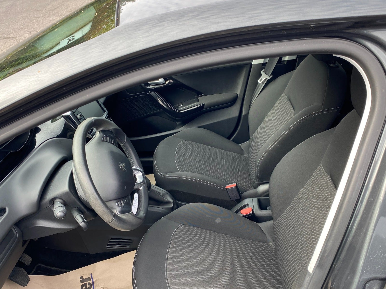 undefined Peugeot 208 fra 2017