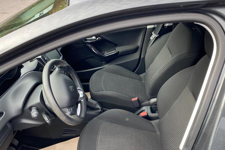 undefined Peugeot 208 fra 2017