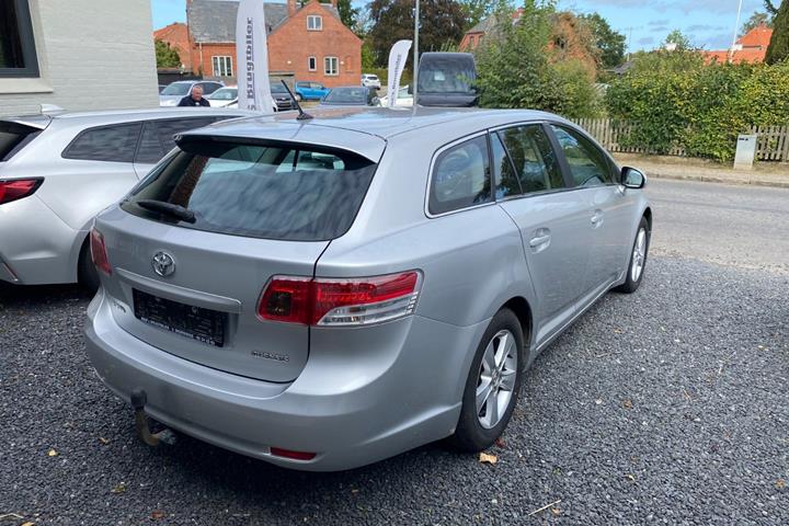 undefined Toyota Avensis fra 2010