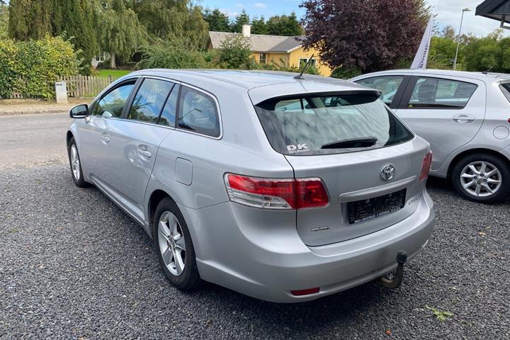 undefined Toyota Avensis fra 2010