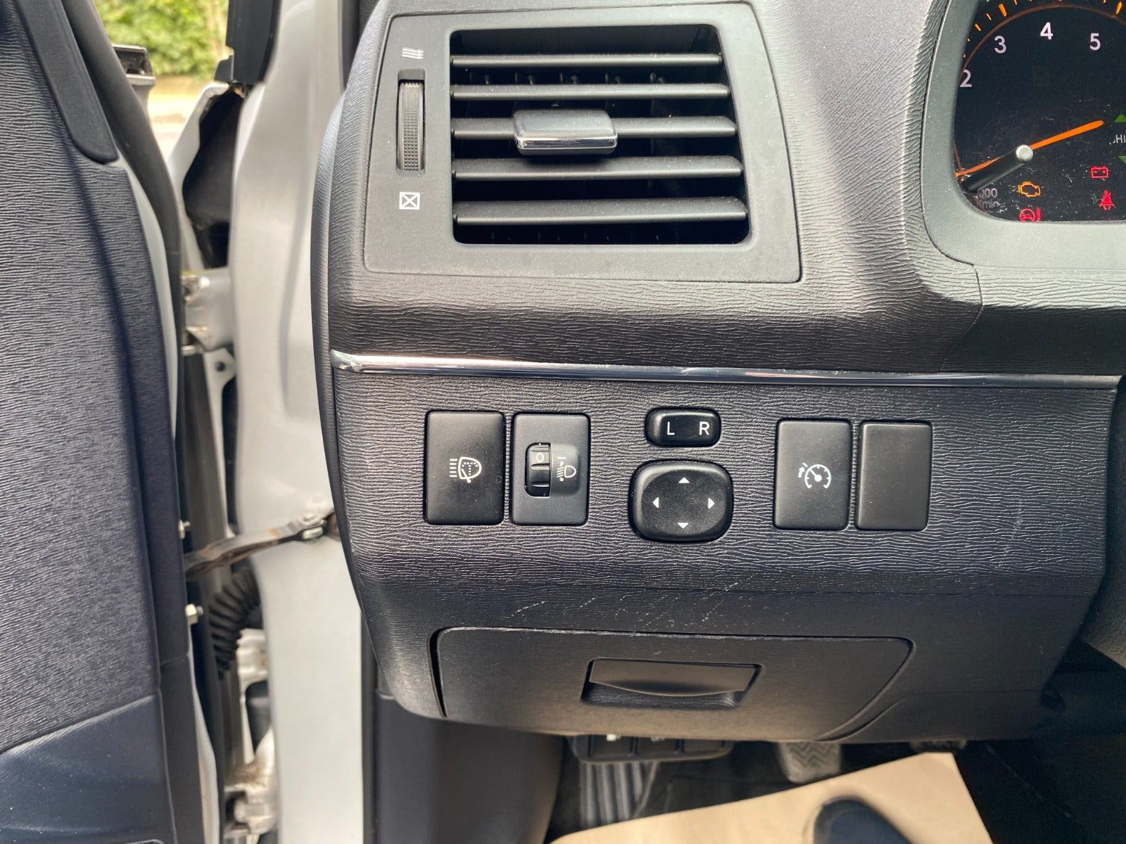 undefined Toyota Avensis fra 2010