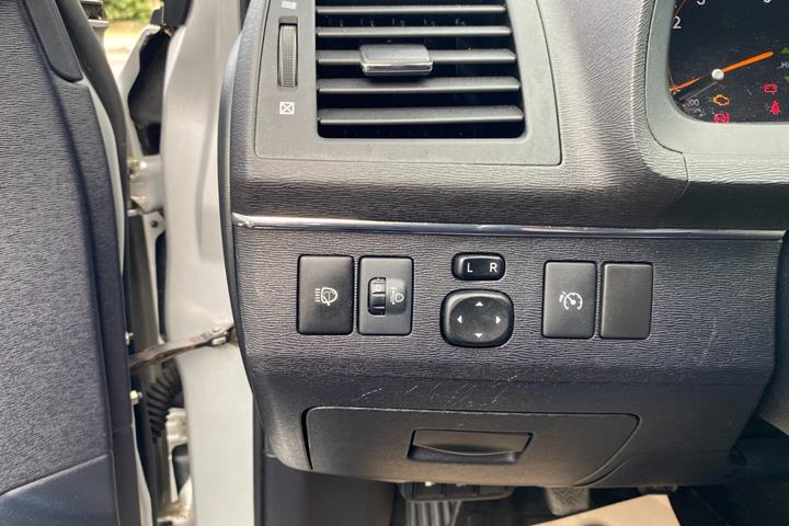 undefined Toyota Avensis fra 2010