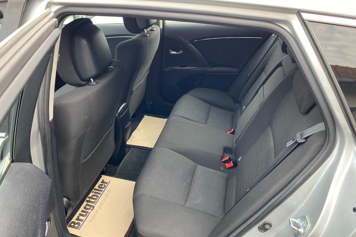 undefined Toyota Avensis fra 2010