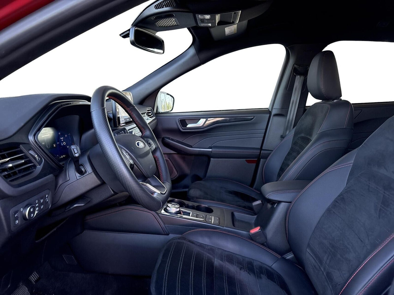 Rød Ford Kuga fra 2023