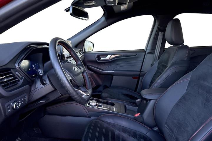 Rød Ford Kuga fra 2023