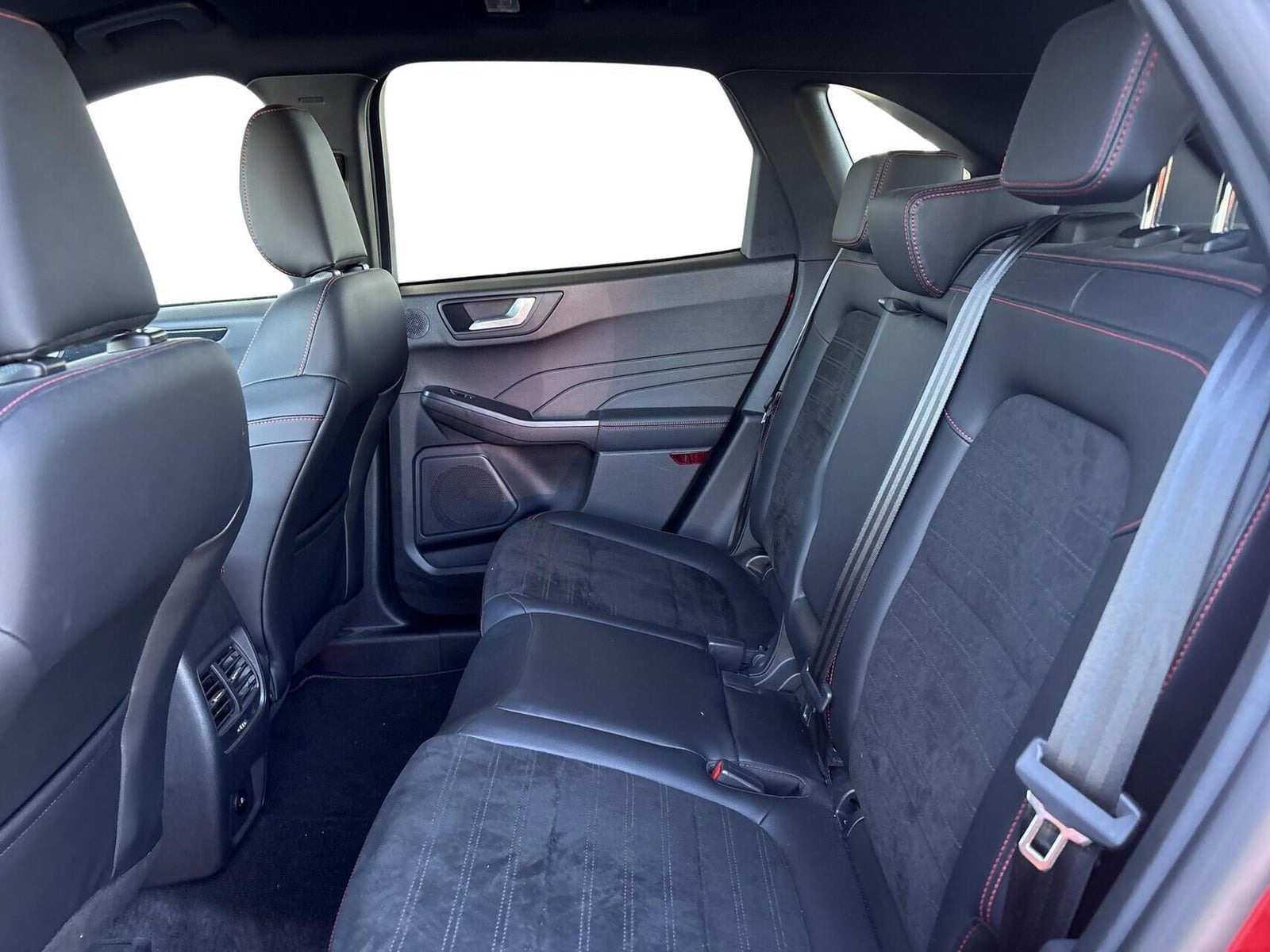 Rød Ford Kuga fra 2023