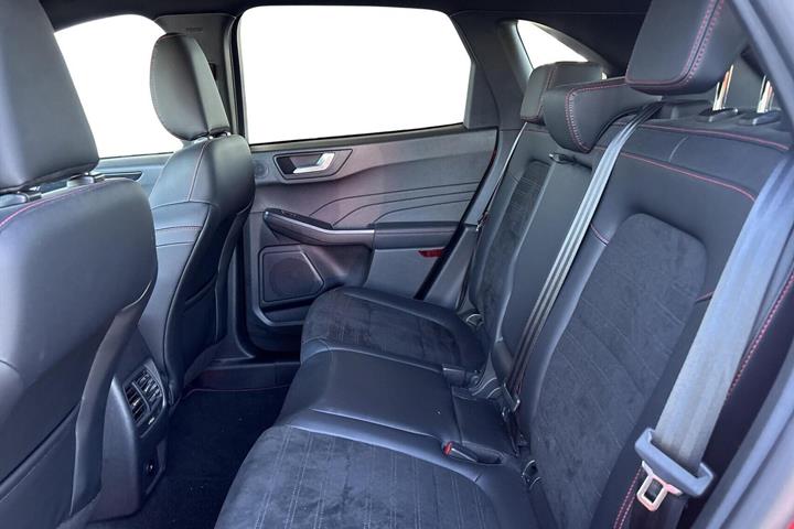 Rød Ford Kuga fra 2023