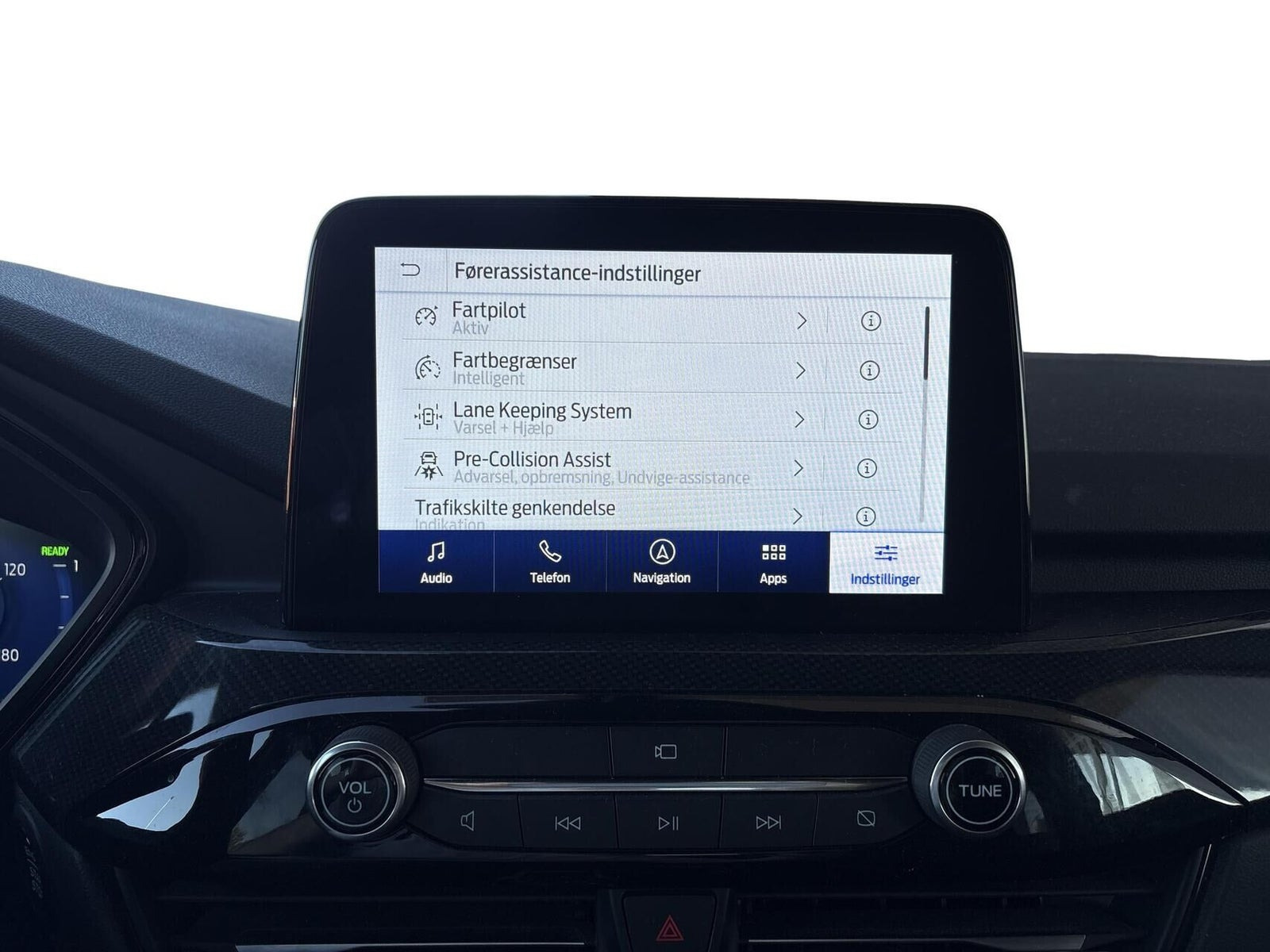 Rød Ford Kuga fra 2023