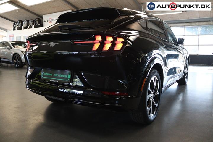 Sort Ford Mustang Mach-E fra 2023