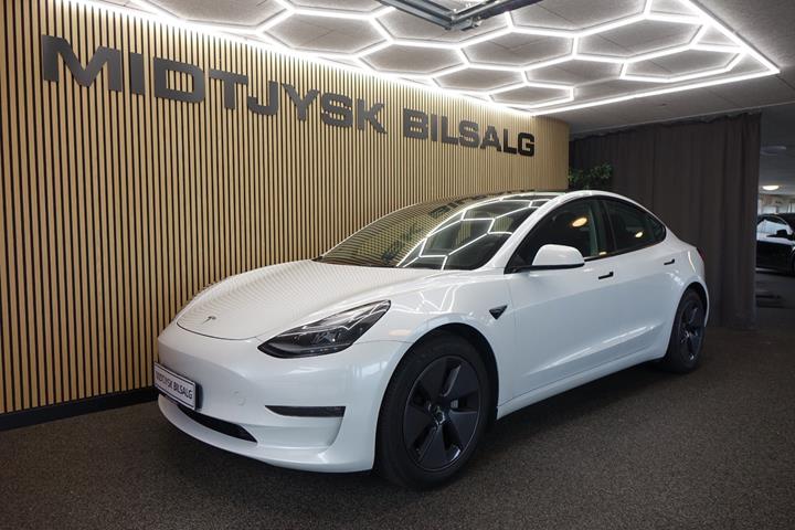 Hvid Tesla Model 3 fra 2022