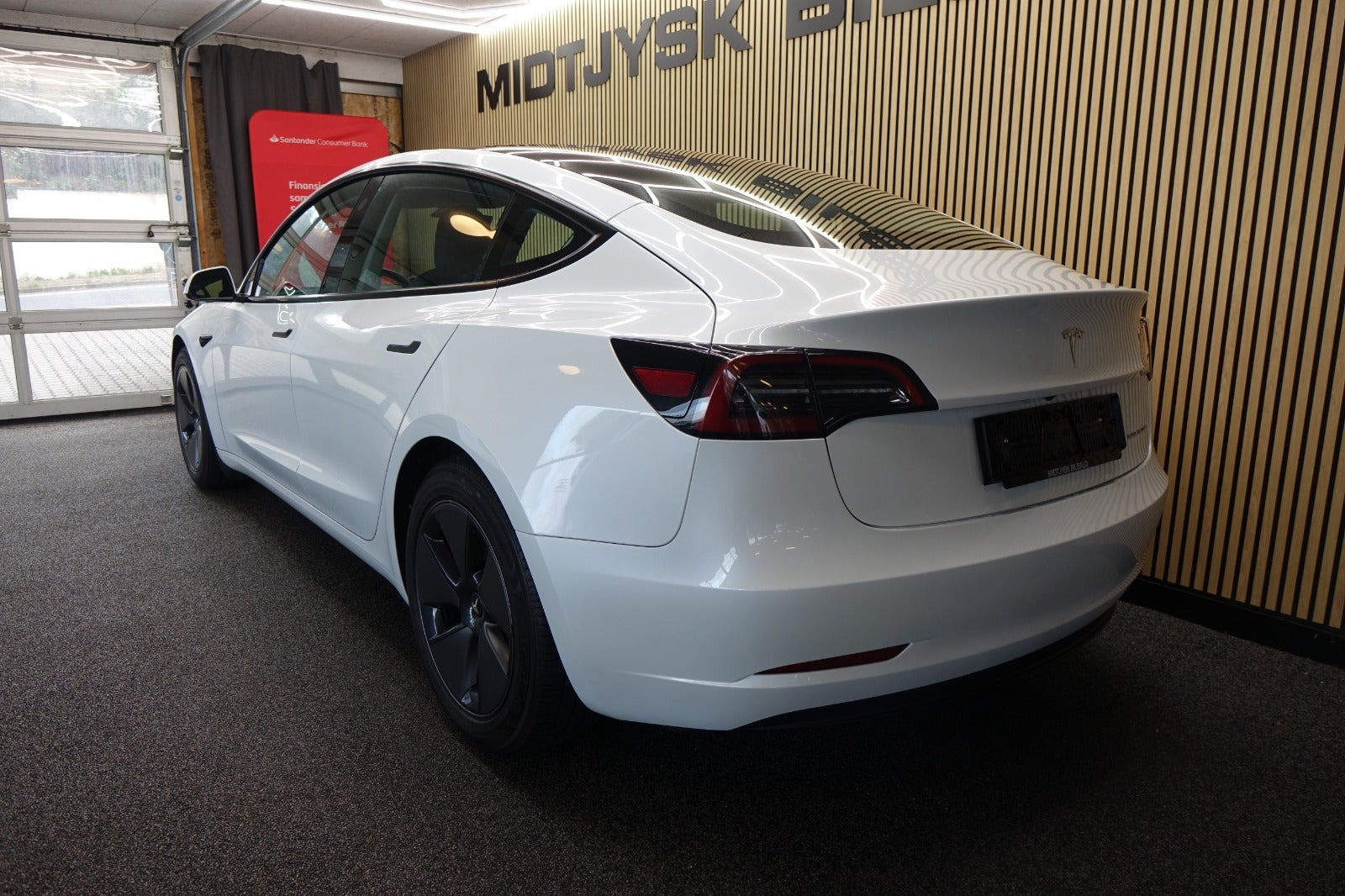 Hvid Tesla Model 3 fra 2022